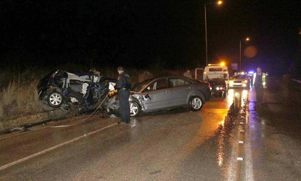 Πατρών - Πύργου: Σφοδρή μετωπική με τρεις τραυματίες στη Νέα Μανωλάδα